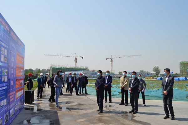 史占勇副市长与梁远森局长调研园区建设希望情形1.jpg
