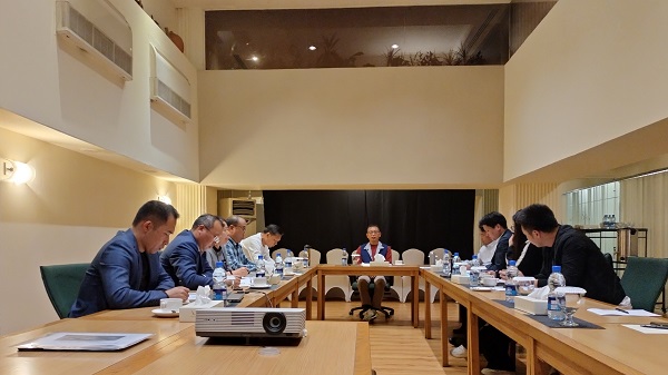 6董事长一行与巴基斯坦团队认真人召开专题聚会.jpg