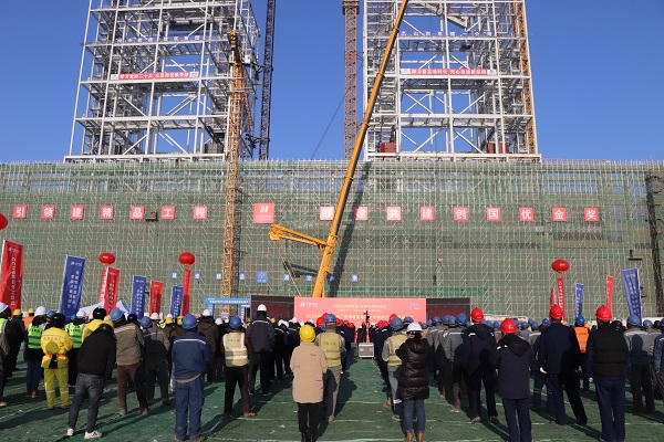 3、党建引领建精品，，，，联建共建创国优 主厂房钢屋架吊装、#2锅炉大板梁吊装、CCUS碳捕集工程的开工仪式运动现场.JPG