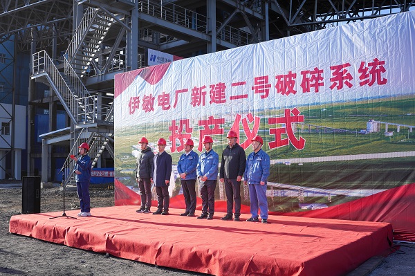 附件3 建设单位与公司向导出席仪式.jpg